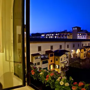 Ponte Vecchio Amazing View Apartment